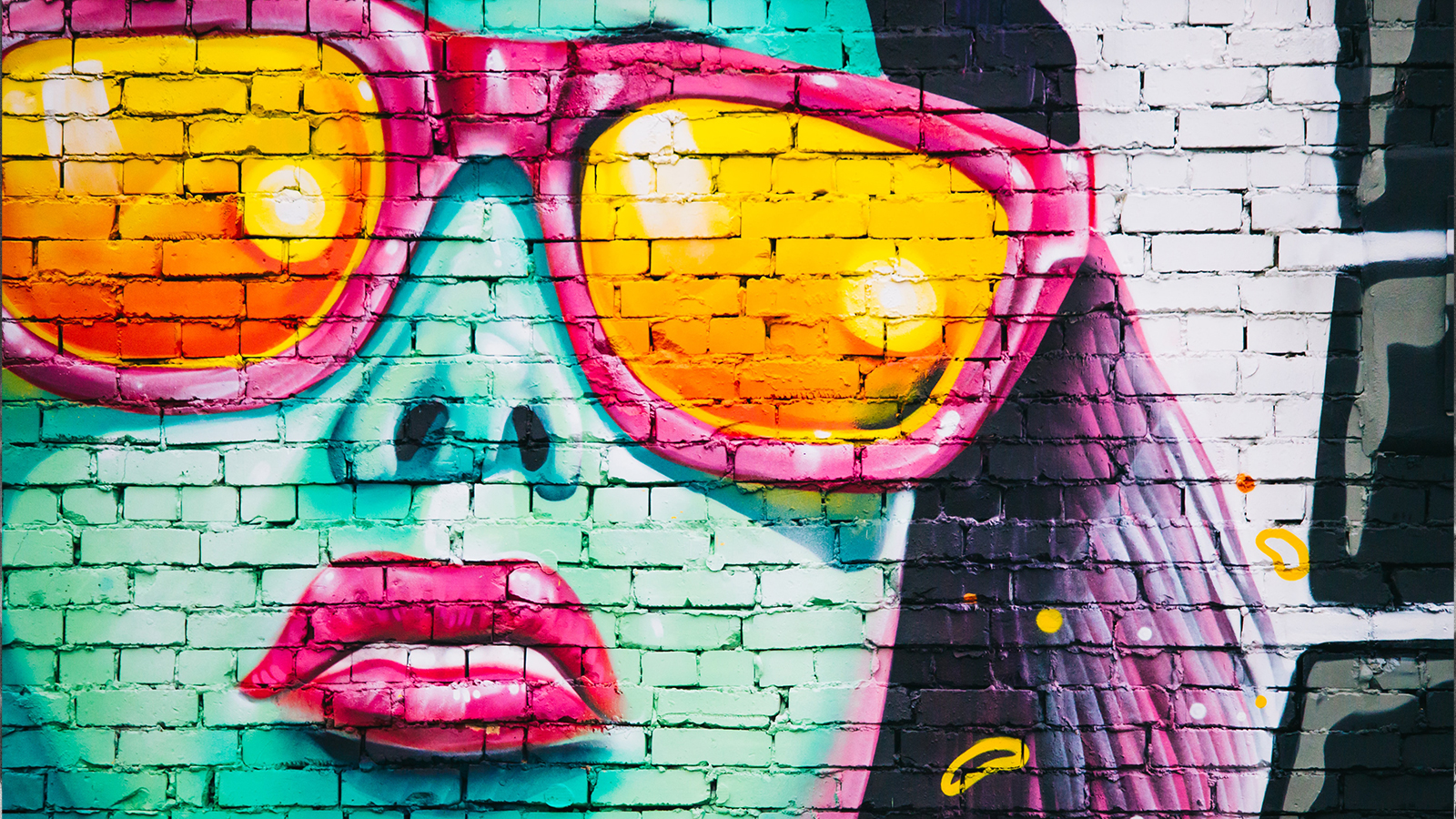 Grafitti of a woman on a brick wall