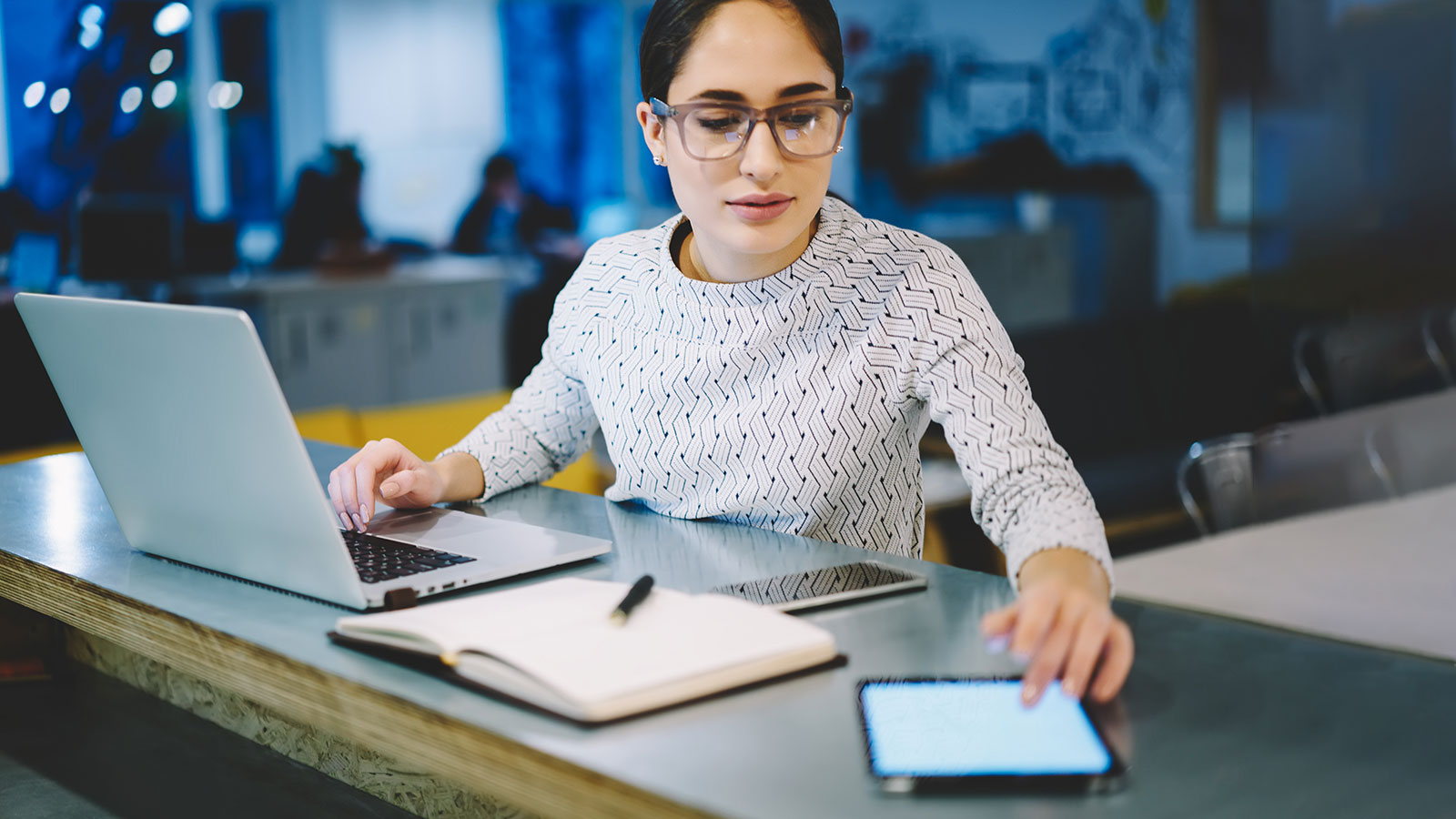 Women chooses Digital over Analoge