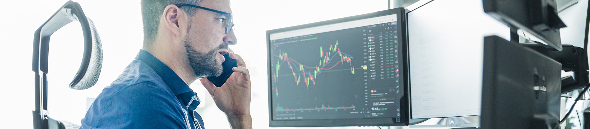 man using finance software